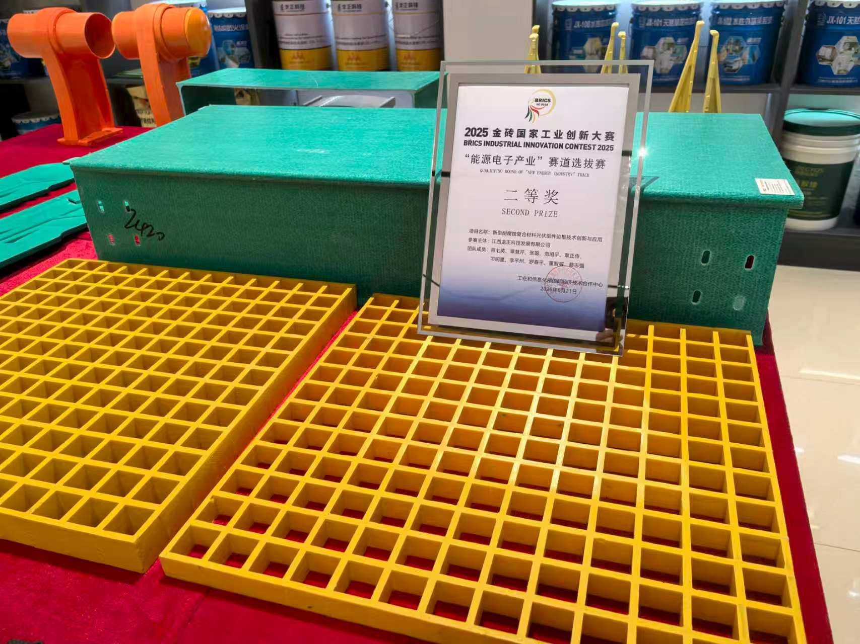 Composite grating and molded products