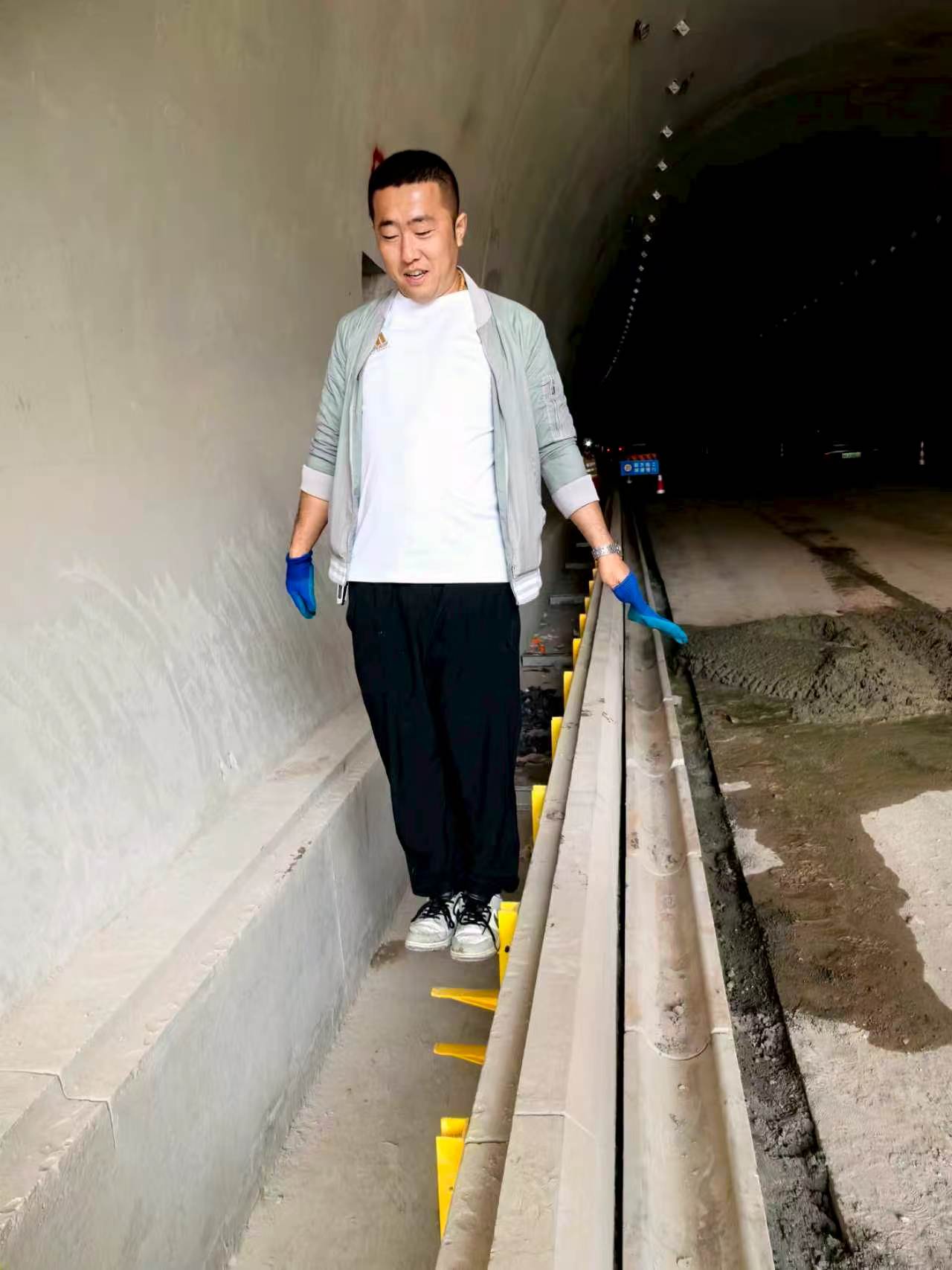 Composite cable support installation